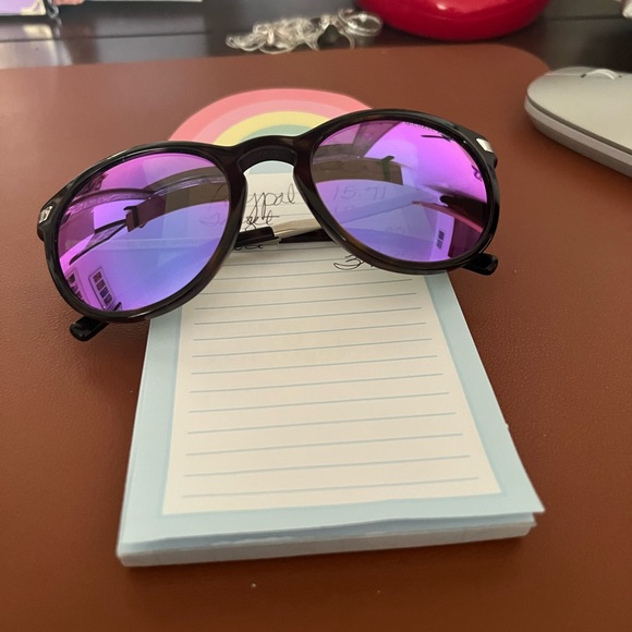 Michael Kors - Picture 2 of 3